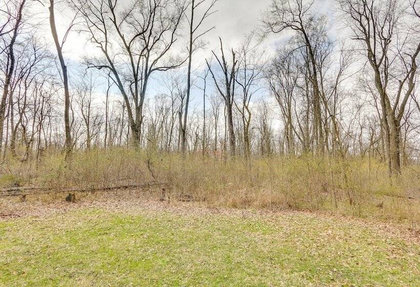 Spacious Buckeye Lake Home W/ Hot Tub & Fire Pit!