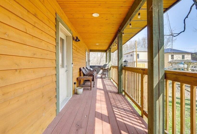 Spacious Buckeye Lake Home W/ Hot Tub & Fire Pit!