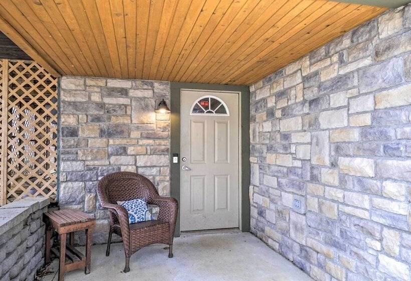 Spacious Buckeye Lake Home W/ Hot Tub & Fire Pit!