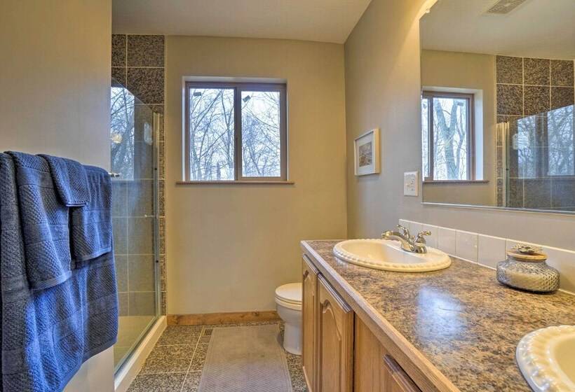 Spacious Buckeye Lake Home W/ Hot Tub & Fire Pit!