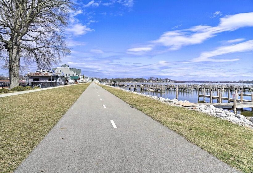 Spacious Buckeye Lake Home W/ Hot Tub & Fire Pit!