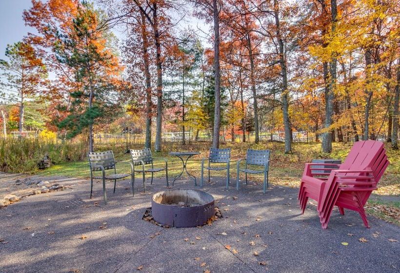 Spacious Cabin On Cross Lake: Treehouse & Sauna!