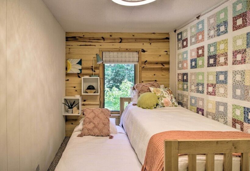 Spacious Cabin On Cross Lake: Treehouse & Sauna!