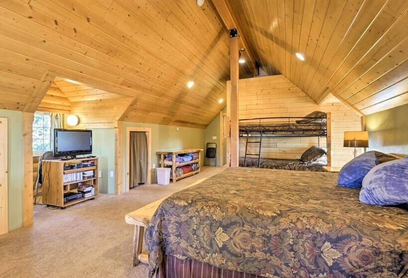 Spacious Fairplay Cabin W/ Deck & Dry Sauna!