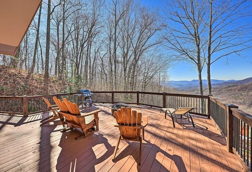 Spacious Franklin Cabin W/ Mountain Views!