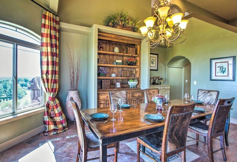 Spacious Grand Junction Home W/ Mountain View