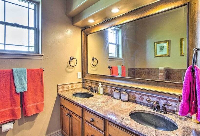 Spacious Grand Junction Home W/ Mountain View