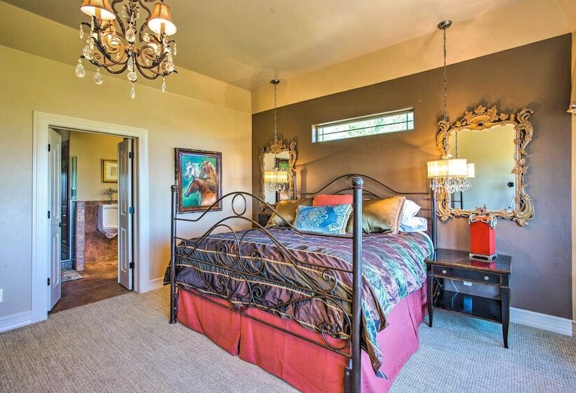 Spacious Grand Junction Home W/ Mountain View