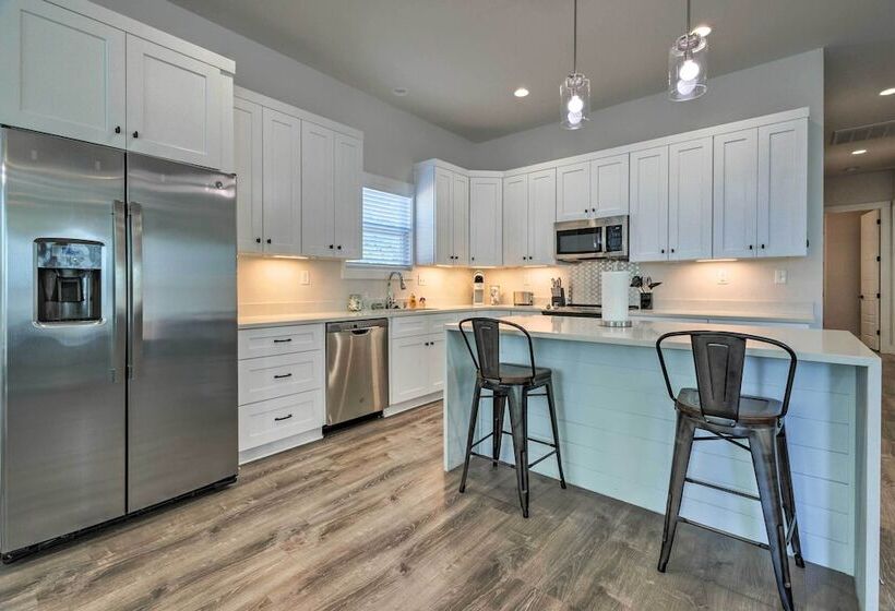 Spacious Gulfport Home   Walk To Beach!
