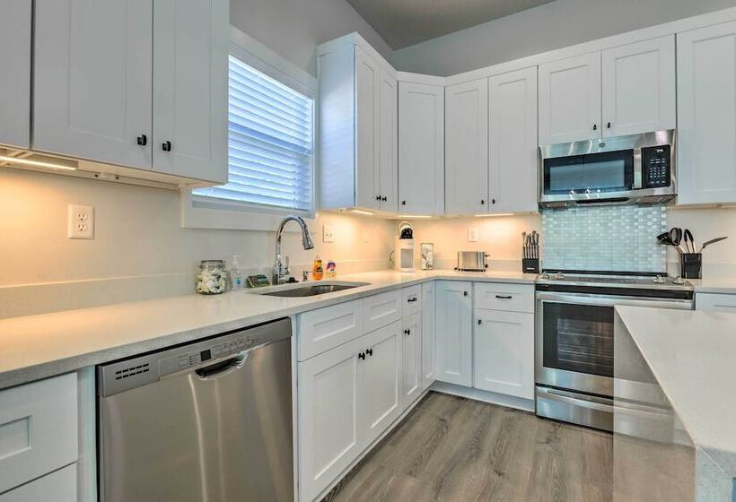 Spacious Gulfport Home   Walk To Beach!