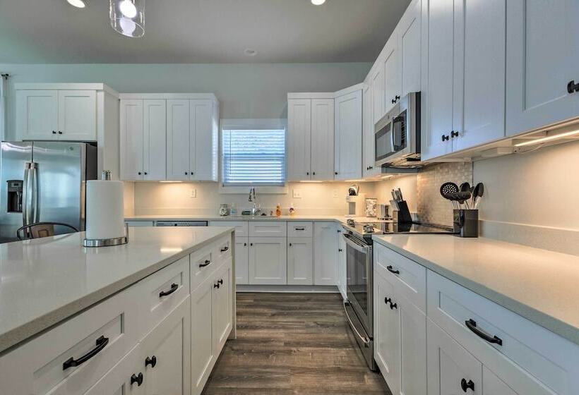 Spacious Gulfport Home   Walk To Beach!