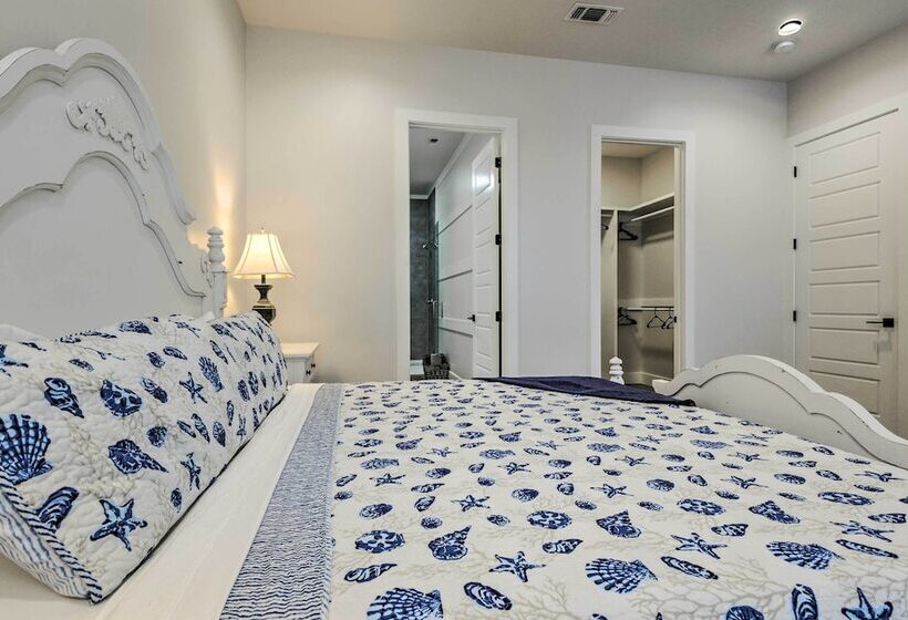 Spacious Gulfport Home   Walk To Beach!