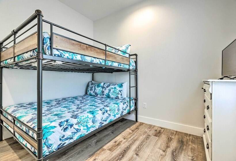 Spacious Gulfport Home   Walk To Beach!