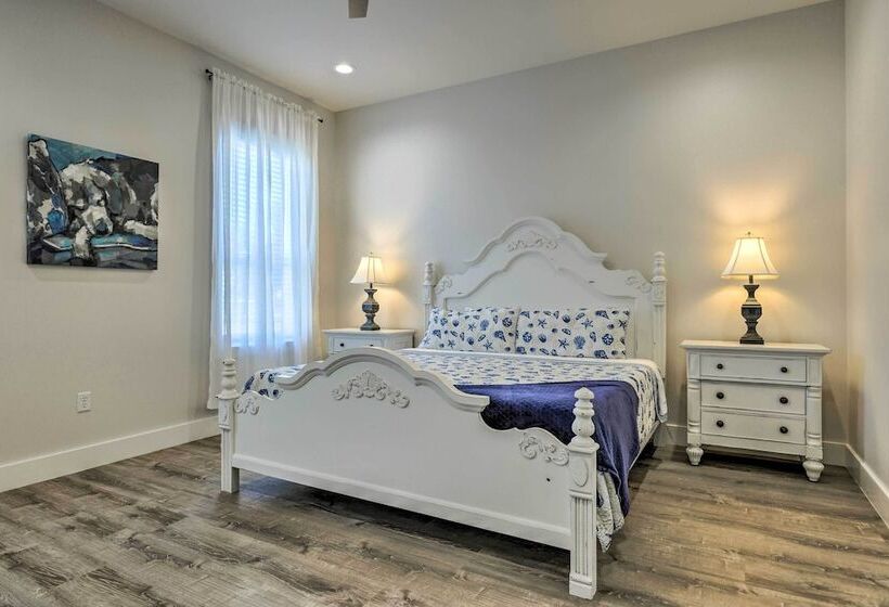 Spacious Gulfport Home   Walk To Beach!