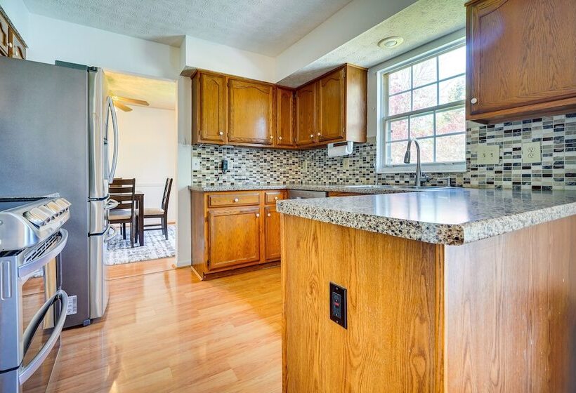 Spacious Home W/ Deck   9 Mi To Downtown Columbus