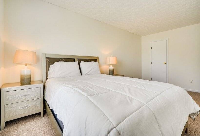 Spacious Home W/ Deck   9 Mi To Downtown Columbus