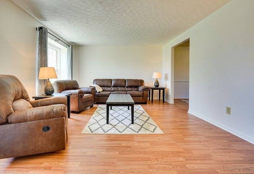 Spacious Home W/ Deck   9 Mi To Downtown Columbus