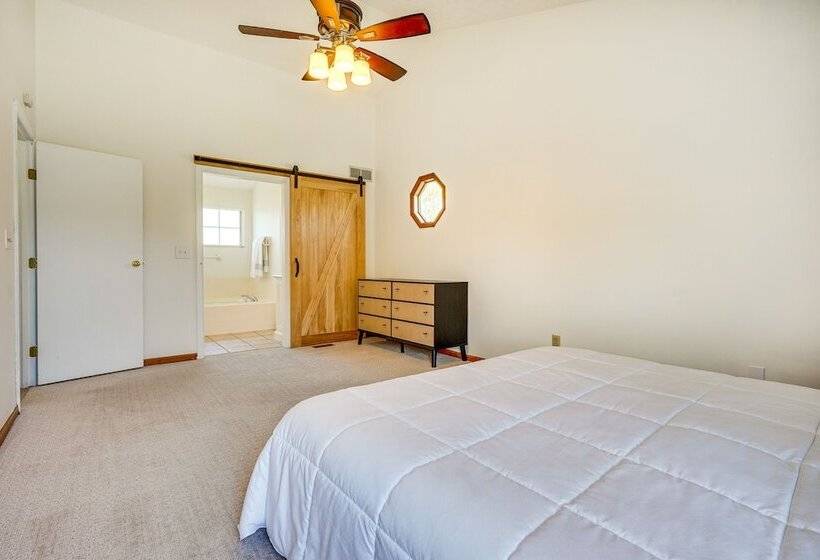 Spacious Home W/ Deck   9 Mi To Downtown Columbus