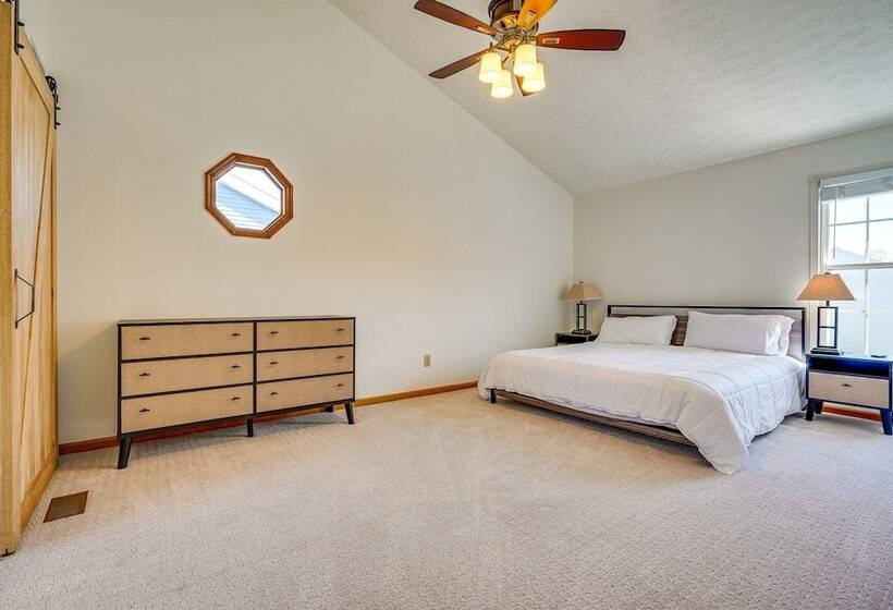 Spacious Home W/ Deck   9 Mi To Downtown Columbus