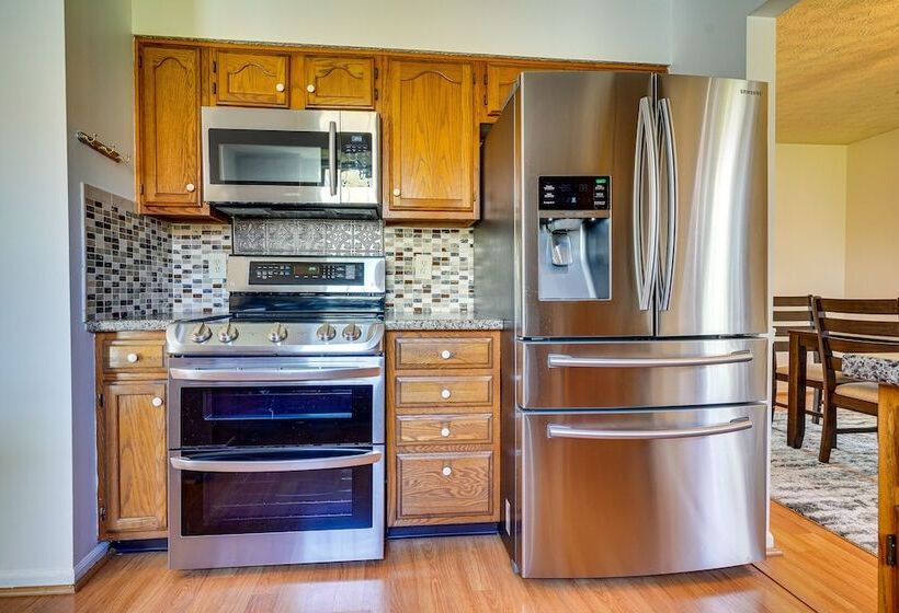 Spacious Home W/ Deck   9 Mi To Downtown Columbus