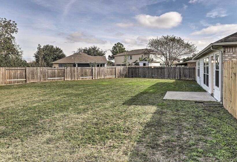 Spacious Houston Home ~ 22 Mi To Downtown!