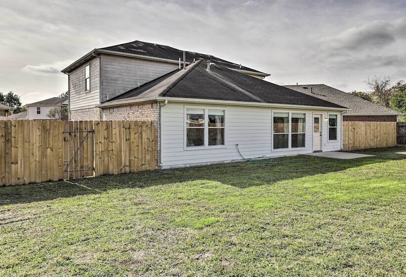 Spacious Houston Home ~ 22 Mi To Downtown!