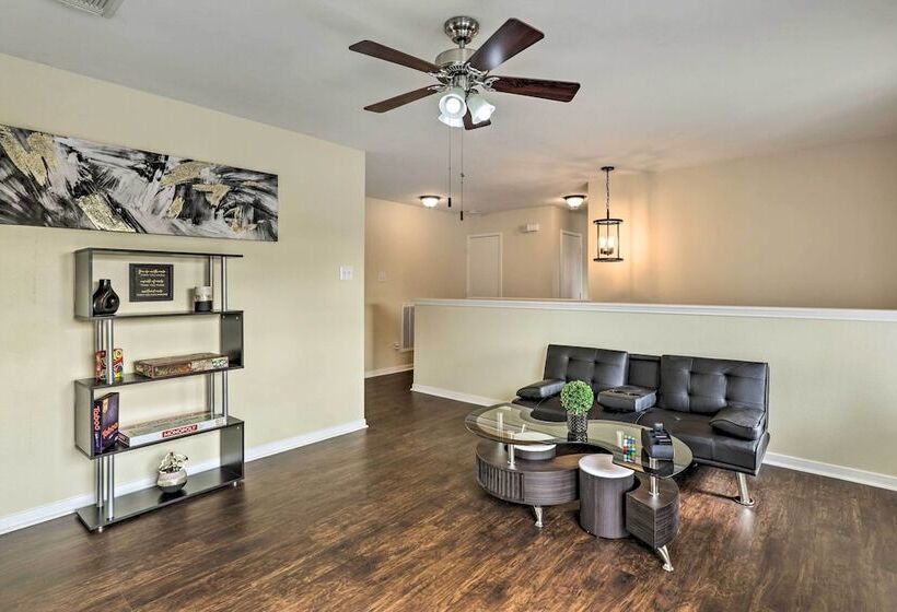 Spacious Houston Home ~ 22 Mi To Downtown!