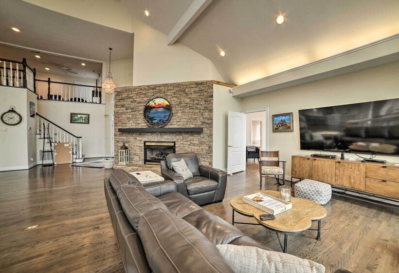 Spacious Lakefront Kentucky Home Rental!