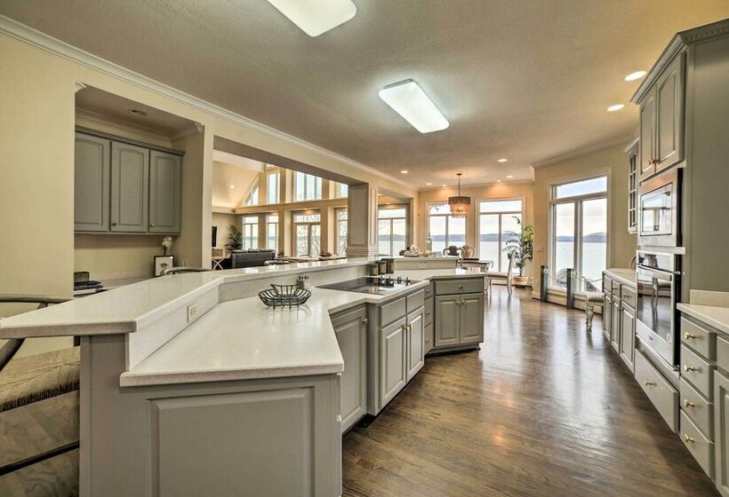 Spacious Lakefront Kentucky Home Rental!