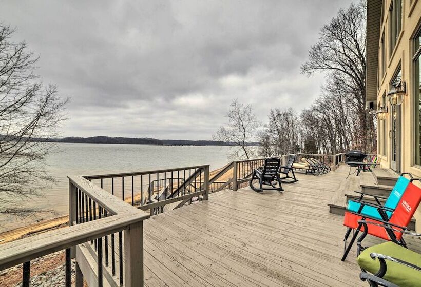 Spacious Lakefront Kentucky Home Rental!