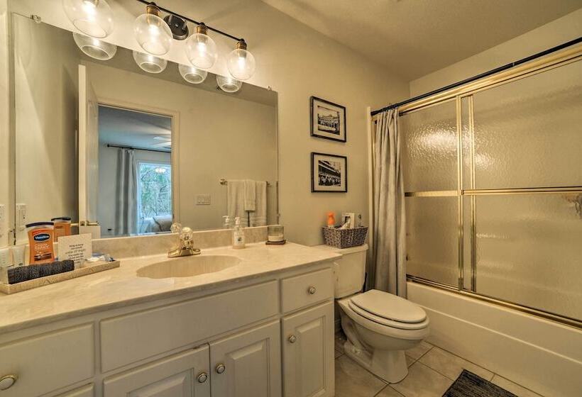 Spacious Lakefront Kentucky Home Rental!