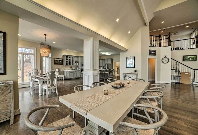 Spacious Lakefront Kentucky Home Rental!