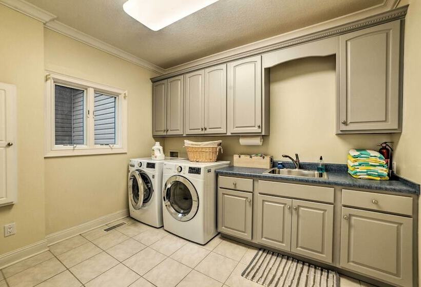 Spacious Lakefront Kentucky Home Rental!