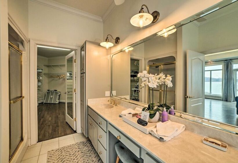 Spacious Lakefront Kentucky Home Rental!