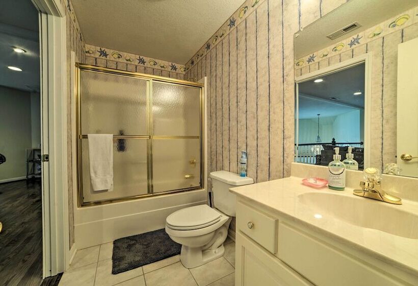 Spacious Lakefront Kentucky Home Rental!