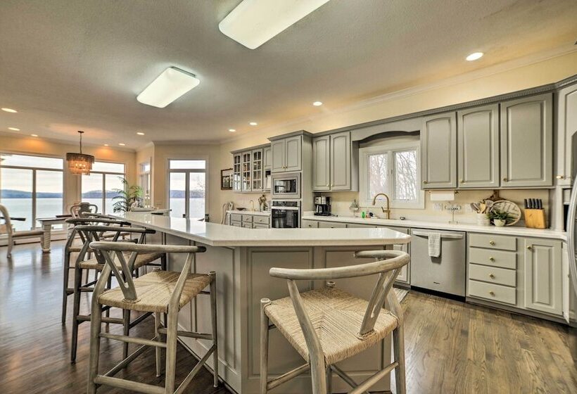 Spacious Lakefront Kentucky Home Rental!