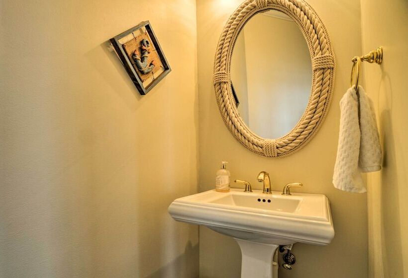 Spacious Lakefront Kentucky Home Rental!