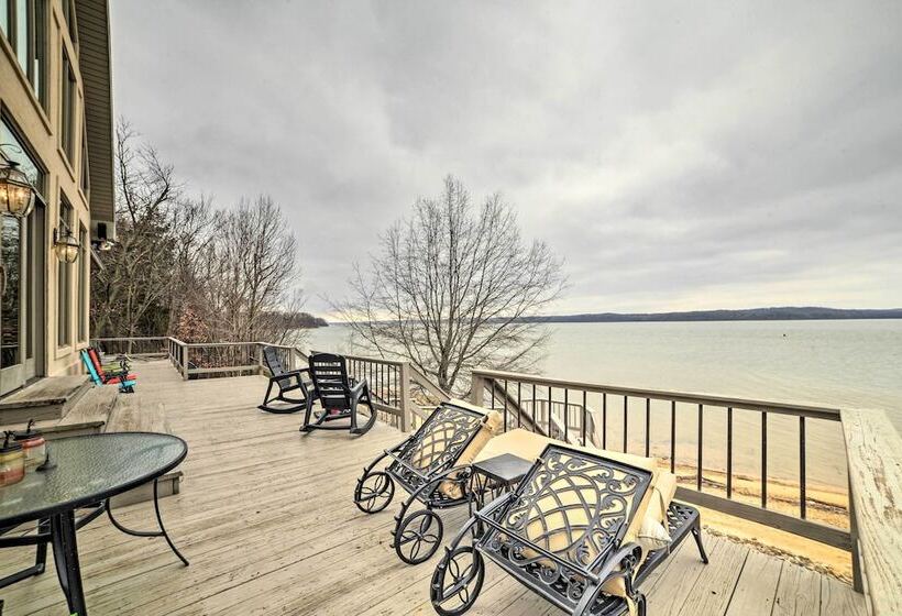 Spacious Lakefront Kentucky Home Rental!