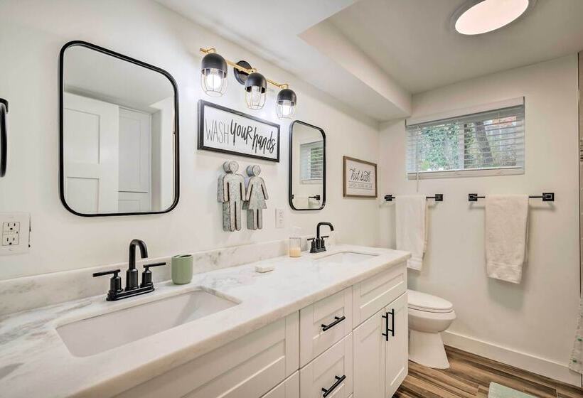 Spacious Layton Retreat W/ Private Hot Tub!