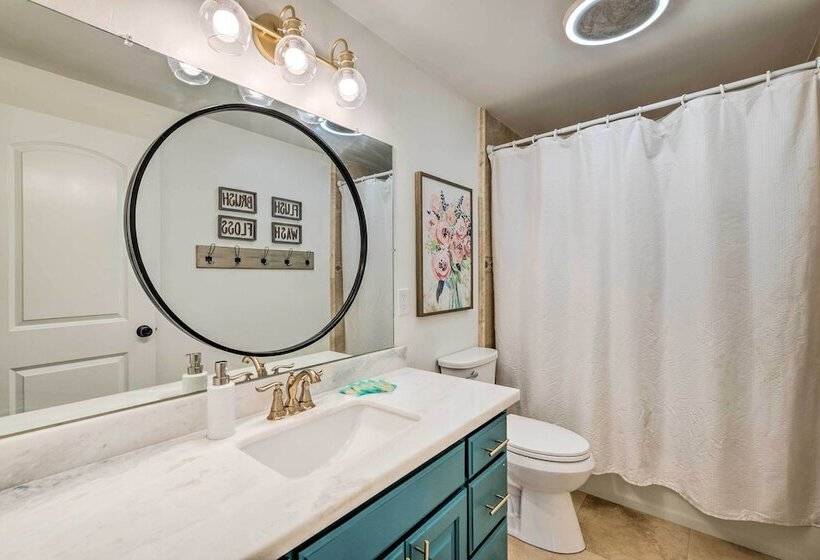 Spacious Layton Retreat W/ Private Hot Tub!