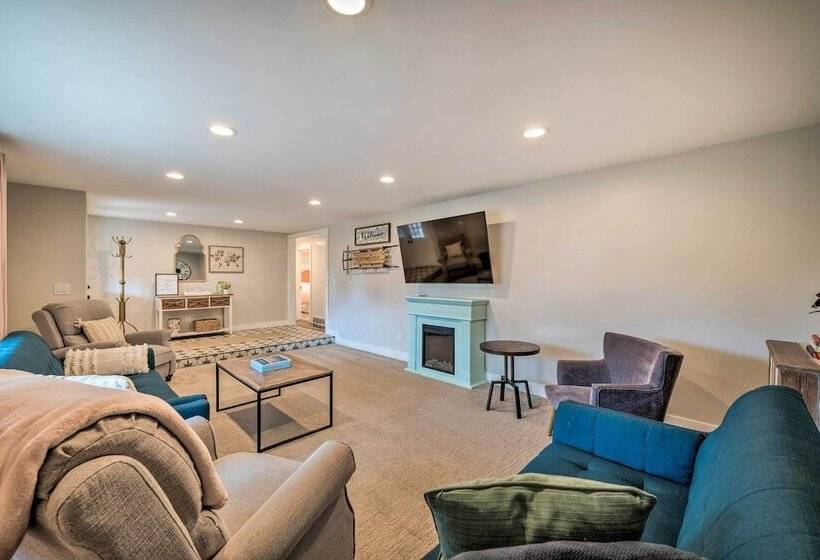 Spacious Layton Retreat W/ Private Hot Tub!