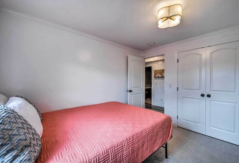 Spacious Layton Retreat W/ Private Hot Tub!