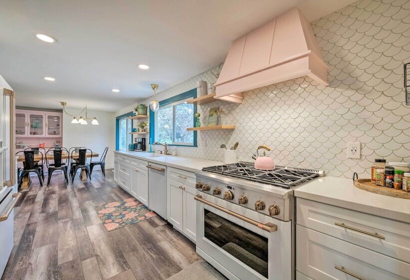 Spacious Layton Retreat W/ Private Hot Tub!