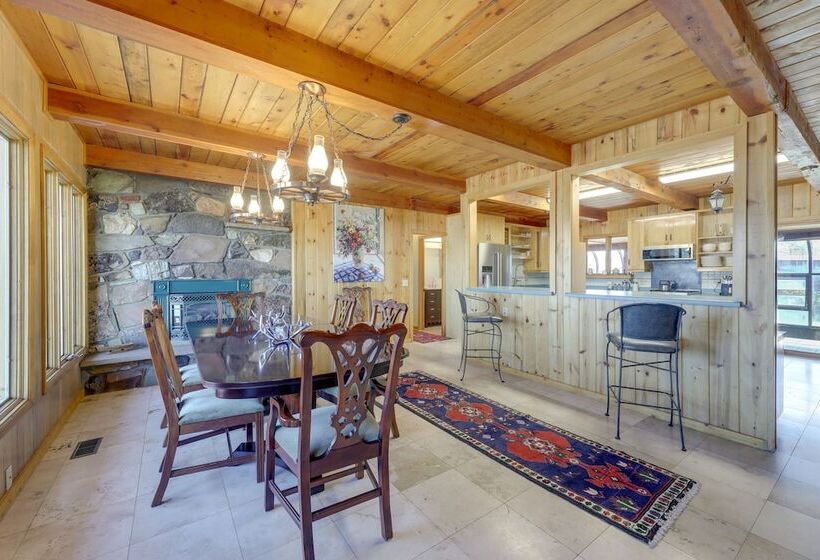 Spacious Pinedale Home W/ Mountain Range View