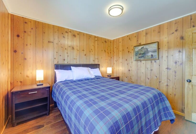 Spacious Pinedale Home W/ Mountain Range View