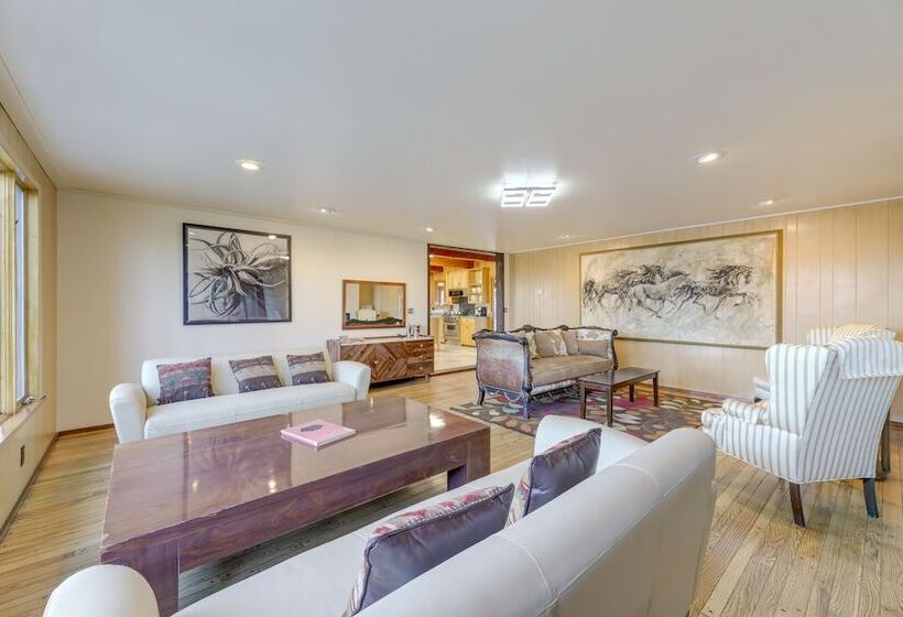 Spacious Pinedale Home W/ Mountain Range View