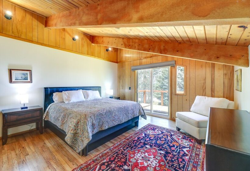 Spacious Pinedale Home W/ Mountain Range View