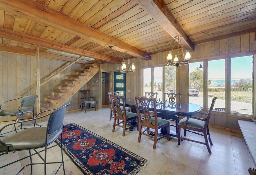 Spacious Pinedale Home W/ Mountain Range View