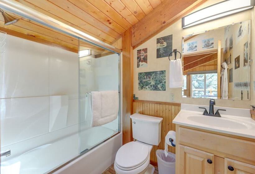 Spacious Pinedale Home W/ Mountain Range View