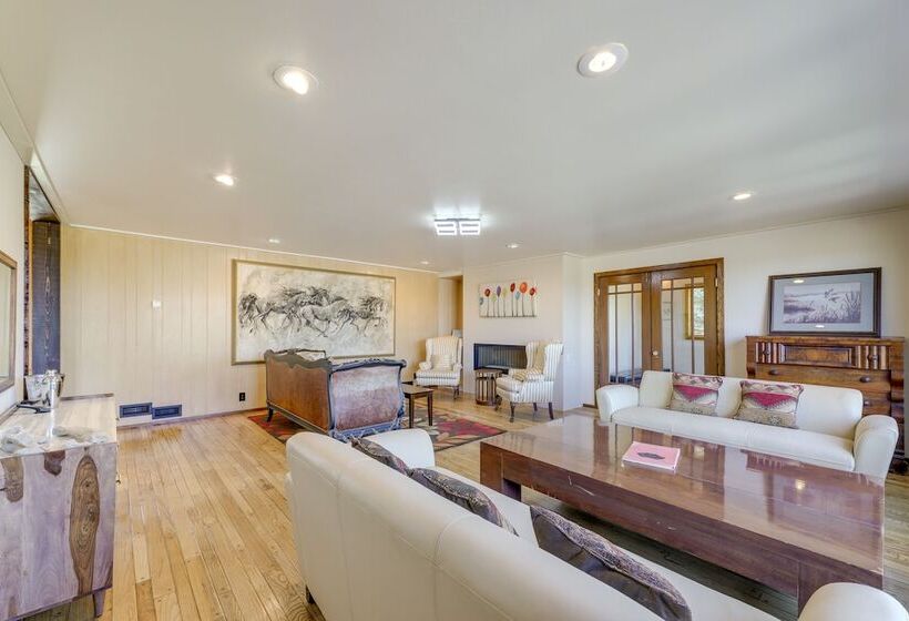 Spacious Pinedale Home W/ Mountain Range View